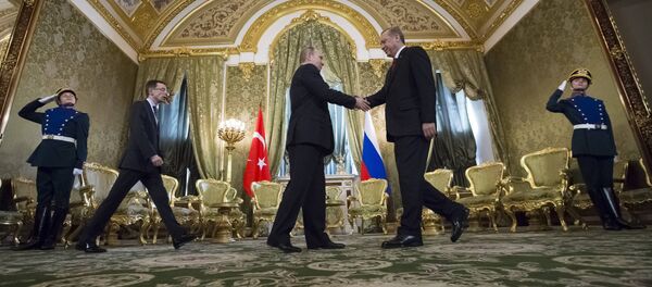 Russian President Vladimir Putin, second left, shakes hands with Turkey's President Recep Tayyip Erdogan during their meeting in the Kremlin in Moscow, Russia, Friday, March 10, 2017 - Sputnik International