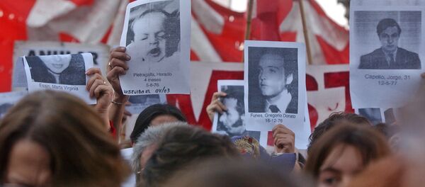 Relatives of Argentine disappeared during the Dirty War hold their photos in front of the Congress in Buenos Aires, Argentina Thursday. Augus 12, 2003. Relatives of Argentine disappeared during the Dirty War hold their photos in front of the Congress in Buenos Aires, Argentina Thursday. Augus 12, 2003. - Sputnik International