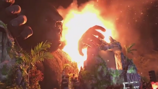King Kong Model Catches Fire During Vietnam Premiere - Sputnik International