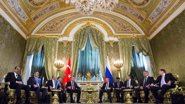 Members of Russian and Turkish delegations, led by Presidents Vladimir Putin (5th R) and Tayyip Erdogan (5th L), attend a meeting at the Kremlin in Moscow, Russia, March 10, 2017 - Sputnik International