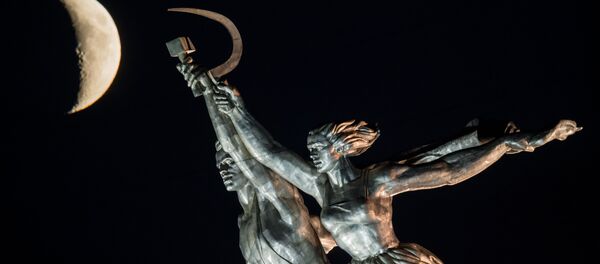 Worker and Collective Farm Woman monument and waxing moon in Moscow Worker and Collective Farm Woman monument and waxing moon in Moscow - Sputnik International