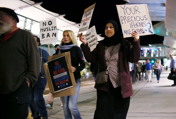 US Airlines Reportedly Mulling Virtual Domestic Shutdown Amid COVID-19 Outbreak - Sputnik International
