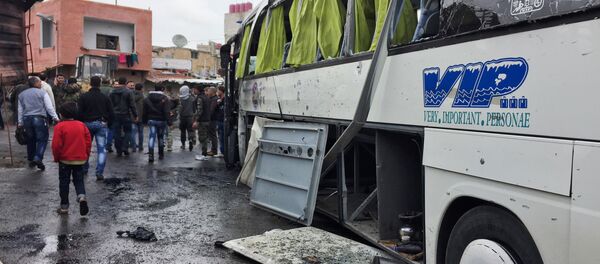 People inspect the damage at the site of an attack by two suicide bombers in Damascus, Syria March 11, 2017 People inspect the damage at the site of an attack by two suicide bombers in Damascus, Syria March 11, 2017 - Sputnik International