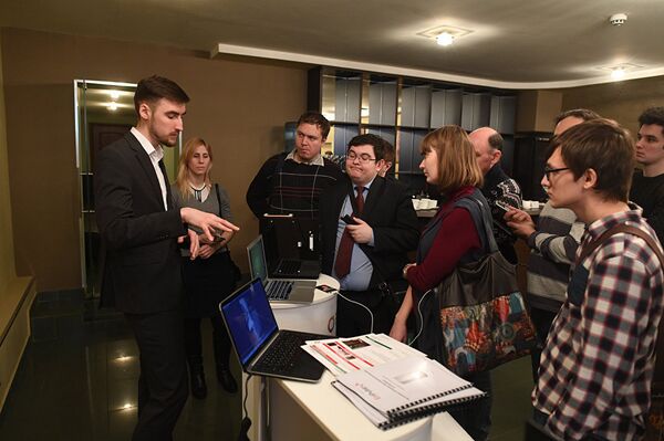 Kirill Petrenko, creator of an express DNA-based disease testor, explains how his device works - Sputnik International