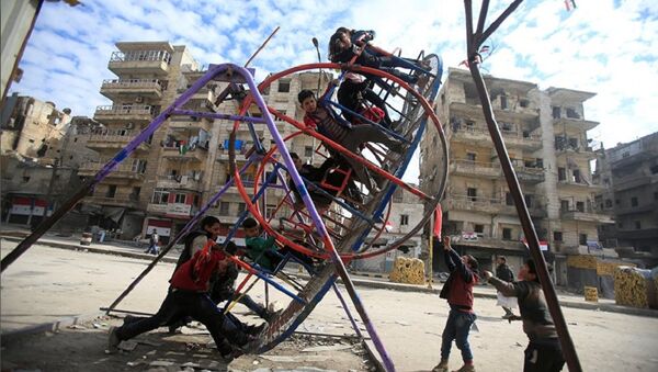 Syrian children play at the one of the street in Aleppo - Sputnik International