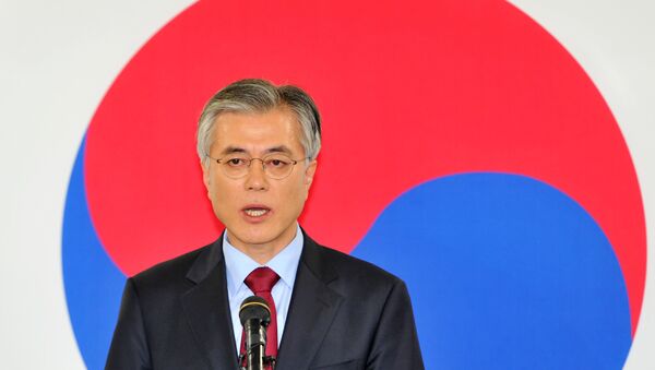 This file photo taken on December 18, 2012 shows South Korea's presidential candidate Moon Jae-In of the opposition Democratic United Party speaking during a press conference at the party head office in Seoul. - Sputnik International