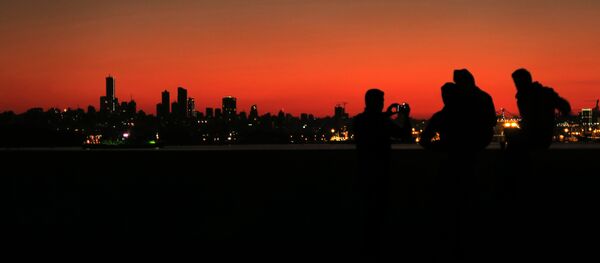 Syrian refugees take a pictures as they gather on the shores of the town of Dbayeh north of Beirut as the sun sets over the Lebanese capital on February 5, 2017. - Sputnik International
