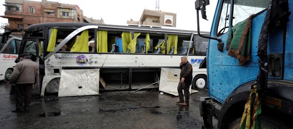 People inspect the damage at the site of an attack by two suicide bombers in Damascus, Syria - Sputnik International
