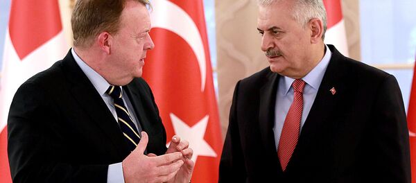 Picture taken on December 10, 2016 shows Turkish Prime Minister Binali Yildirim (R) speaking with his Danish counterpart Lars Lokke Rasmussen after a press conference following their meeting at the Cankaya Palace in Ankara. Picture taken on December 10, 2016 shows Turkish Prime Minister Binali Yildirim (R) speaking with his Danish counterpart Lars Lokke Rasmussen after a press conference following their meeting at the Cankaya Palace in Ankara. - Sputnik International