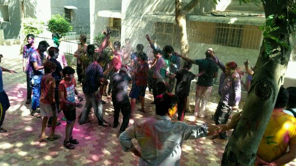 India Celebrates the Festival of Colors Holi with Joy, Revelry, Sweet Gujias - Sputnik International