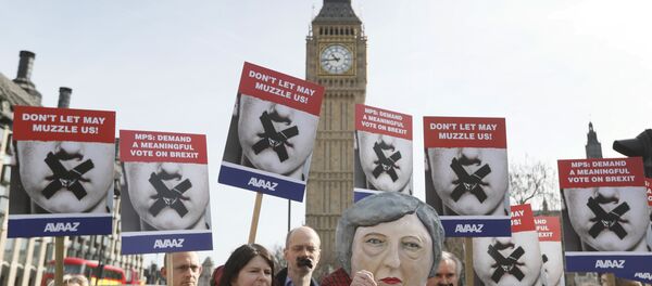 Demonstrators, one dressed in a Theresa May puppet head pose near parliament in London - Sputnik International