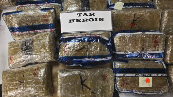 Mexican tar heroin seized in different raid operations at the Ventura County Sheriff's Department Jail Annex Building, in Ventura, Calif. (File) - Sputnik International