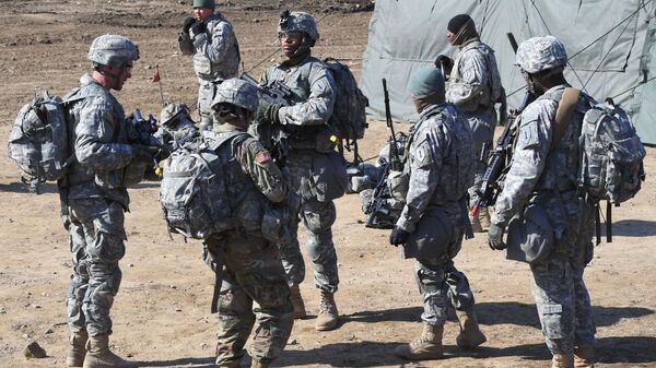 US soldiers gather during their drill at a military training field in the border city of Paju on March 7, 2017. - Sputnik International