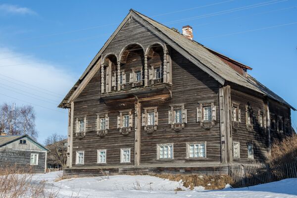 An old Karelian house in the village of Sennaya Guba on Bolshoy Klimenetskiy Island. - Sputnik International