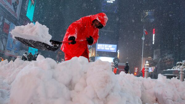 A worker clears snow in Times Square as snow falls in Manhattan, New York, U.S. - Sputnik International