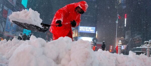 A worker clears snow in Times Square as snow falls in Manhattan, New York, U.S. - Sputnik International