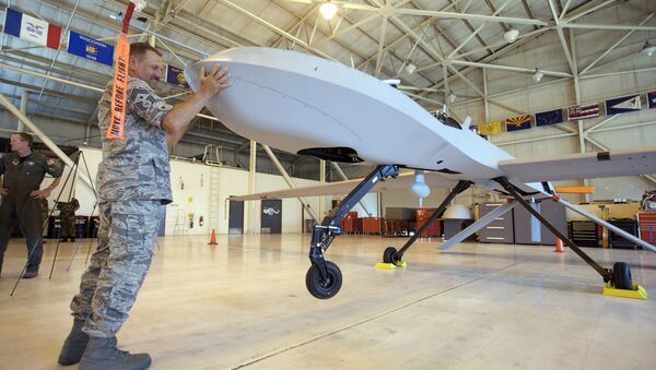 Military personnel adjust the placement of the US Air Force MQ-1 Predator aircraft at March Air Reserve Base in Riverside County, Calif., June 25, 2008. - Sputnik International