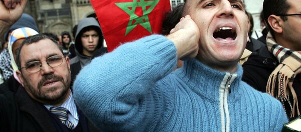 Demonstrators wave a Moroccan flag during at Dam Square in Amsterdam, the Netherlands, Saturday, Feb, 11, 2006. Demonstrators wave a Moroccan flag during at Dam Square in Amsterdam, the Netherlands, Saturday, Feb, 11, 2006. - Sputnik International