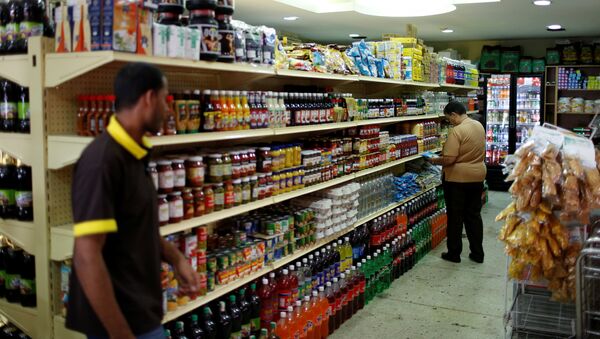 People look for groceries and goods at a supermarket in Caracas, Venezuela March 9, 2017. - Sputnik International