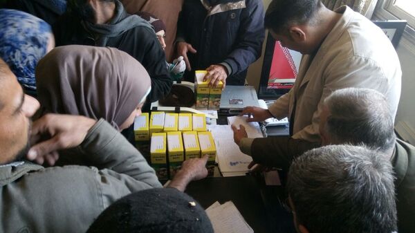 Deir ez-Zor citizens receive seeds to cultivate own vegetables Deir ez-Zor citizens receive seeds to cultivate own vegetables - Sputnik International