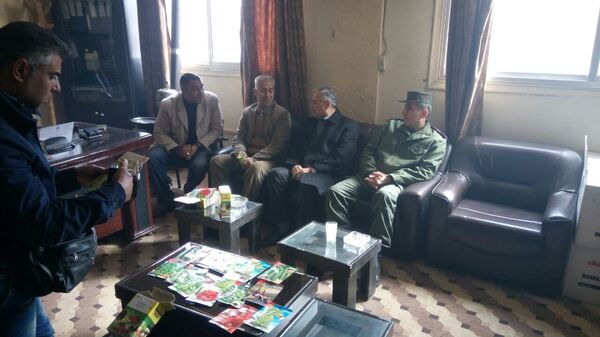 Deir ez-Zor citizens rationing vegetable seeds Deir ez-Zor citizens rationing vegetable seeds - Sputnik International