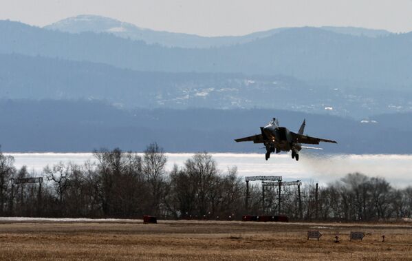 Airtight: Russian MiG-31 Interceptor Jets Practice Defending the Sky Frontier - Sputnik International