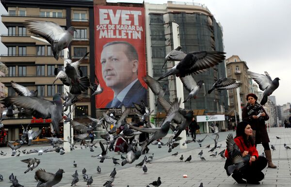 A campaign banner for the upcoming referendum with the picture of Turkish President Tayyip Erdogan is seen on Taksim square in central Istanbul, Turkey March 15, 2017. A campaign banner for the upcoming referendum with the picture of Turkish President Tayyip Erdogan is seen on Taksim square in central Istanbul, Turkey March 15, 2017. - Sputnik International
