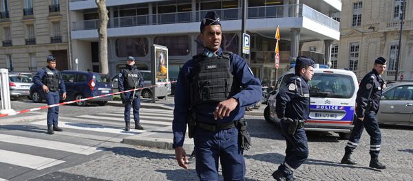 French Police officers secure the scene near the Paris offices of the International Monetary Fund (IMF) on March 16, 2017 in Paris, after a letter bomb exploded in the premises French Police officers secure the scene near the Paris offices of the International Monetary Fund (IMF) on March 16, 2017 in Paris, after a letter bomb exploded in the premises - Sputnik International