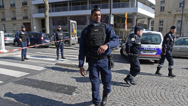 French Police officers secure the scene near the Paris offices of the International Monetary Fund (IMF) on March 16, 2017 in Paris, after a letter bomb exploded in the premises - Sputnik International