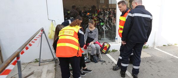 Firefighters give assistance to people near the Tocqueville high school in the southern French town of Grasse, on March 16, 2017 following a shooting that left eight people injured Firefighters give assistance to people near the Tocqueville high school in the southern French town of Grasse, on March 16, 2017 following a shooting that left eight people injured - Sputnik International