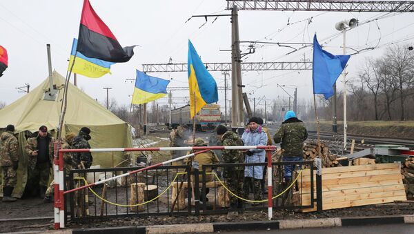 Ukrainian nationalist protesters and military veterans take part in a blockade against ongoing trade with Russian-backed insurgents, on February 23, 2017, in Kryvyi Torets railway station, Donetsk region - Sputnik International