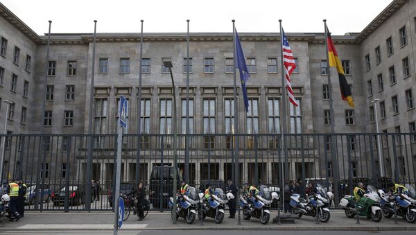 Police waits outside the Finance Ministry for the arrival of U.S. Treasury Secretary Steve Mnuchin before meeting with German Finance Minister Wolfgang Schaeuble in Berlin, Germany, March 16, 2017 - Sputnik International