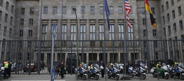 Police waits outside the Finance Ministry for the arrival of U.S. Treasury Secretary Steve Mnuchin before meeting with German Finance Minister Wolfgang Schaeuble in Berlin, Germany, March 16, 2017 - Sputnik International