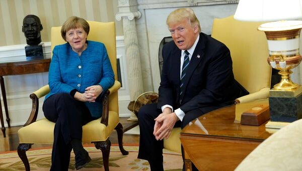 U.S. President Donald Trump and Germany's Chancellor Angela Merkel watch as reporters enter the room before their meeting in the Oval Office at the White House in Washington, U.S. March 17, 2017 - Sputnik International