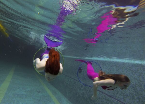 Aquatic Fairytale: A Moscow School Teaches Women How to Become Mermaids - Sputnik International