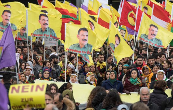 Kurdish protesters demonstrate on their way to the Kurdish spring festival Newroz with placards reading No to dictatorship and the portrait of the leader of the Kurdistan PKK Workers' Party, Abdullah Ocalan in the city center of Frankfurt am Main, western Germany, on March 18, 2017 Kurdish protesters demonstrate on their way to the Kurdish spring festival Newroz with placards reading No to dictatorship and the portrait of the leader of the Kurdistan PKK Workers' Party, Abdullah Ocalan in the city center of Frankfurt am Main, western Germany, on March 18, 2017 - Sputnik International