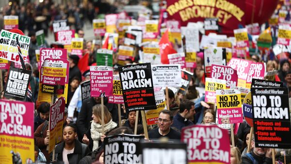 Protestors take part in a demonstration against racism in London, Britain, March 18, 2017 - Sputnik International