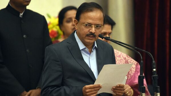 Bharatiya Janata Party (BJP) politician, Subhash Ramrao Bhamre takes the oath during the swearing-in ceremony of new ministers following Prime Minister Narendra Modi's cabinet re-shuffle, at the Presidential Palace in New Delhi - Sputnik International