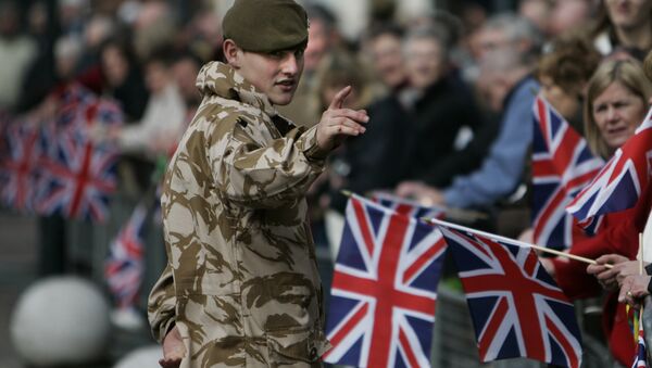 A British soldier from the 2nd Battalion, The Royal Anglian Regiment, talks to people prior to their parade through the town of Watford, England, Wednesday March 11, 2009. - Sputnik International