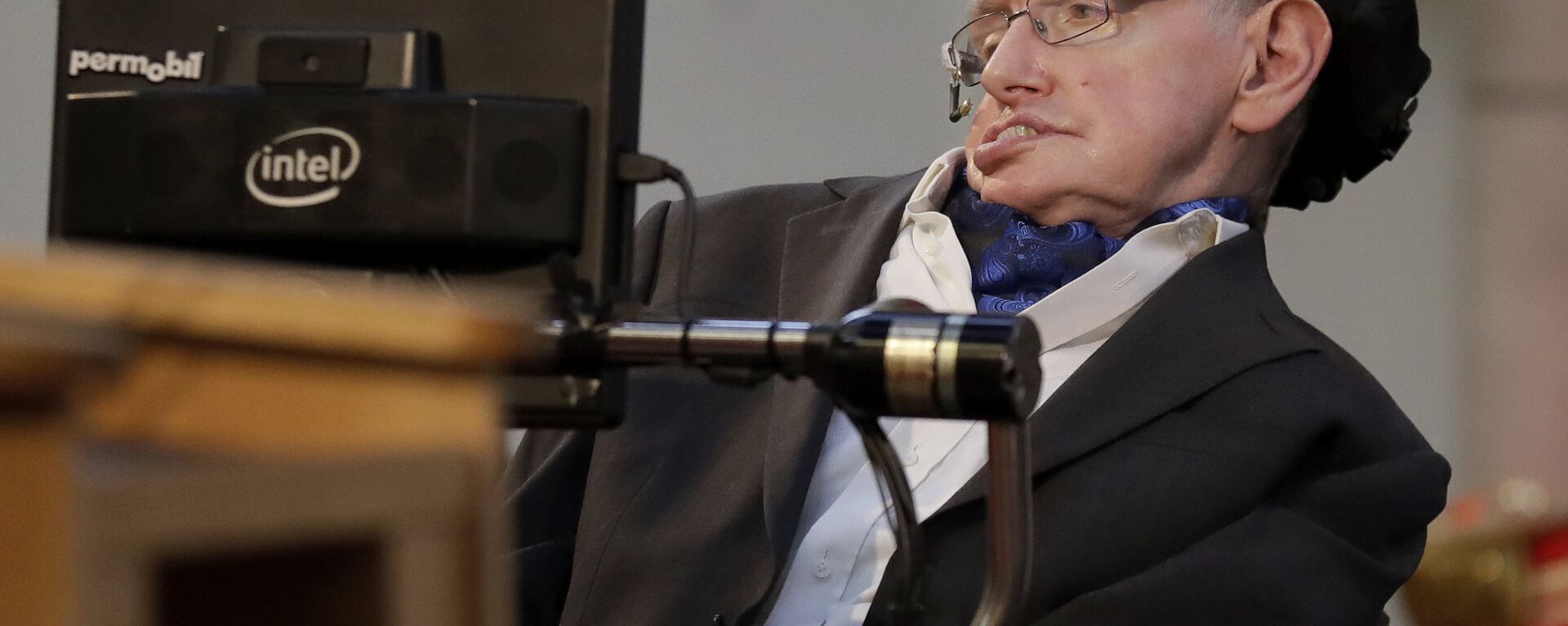 Britain's Professor Stephen Hawking delivers a keynote speech as he receives the Honorary Freedom of the City of London during a ceremony at the Guildhall in the City of London, Monday, March 6, 2017.  - Sputnik International, 1920, 01.03.2023