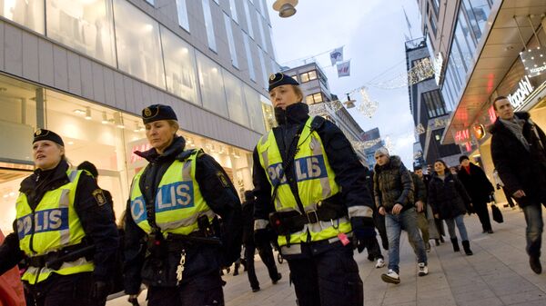 Swedish police officers patrol Drottninggatan street in central Stockholm - Sputnik International