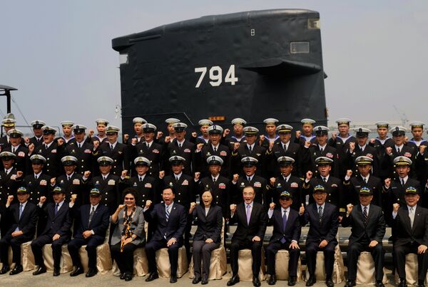 Taiwan President Tsai Ing-wen (C front row) poses for photos with navy servicemen in front of a Duch-made Sea Tiger submarine at the Tsoying navy base in Kaohsiung, southern Taiwan on March 21, 2017. Taiwan President Tsai Ing-wen (C front row) poses for photos with navy servicemen in front of a Duch-made Sea Tiger submarine at the Tsoying navy base in Kaohsiung, southern Taiwan on March 21, 2017. - Sputnik International