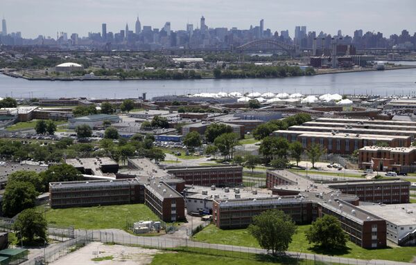 Rikers Island jail complex stands in the foreground with the New York skyline in the background. (File) Rikers Island jail complex stands in the foreground with the New York skyline in the background. (File) - Sputnik International