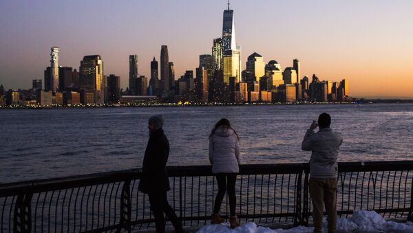 People in Hoboken, New Jersey view lower Manhattan and One World Trade Center in New York City during sunset - Sputnik International