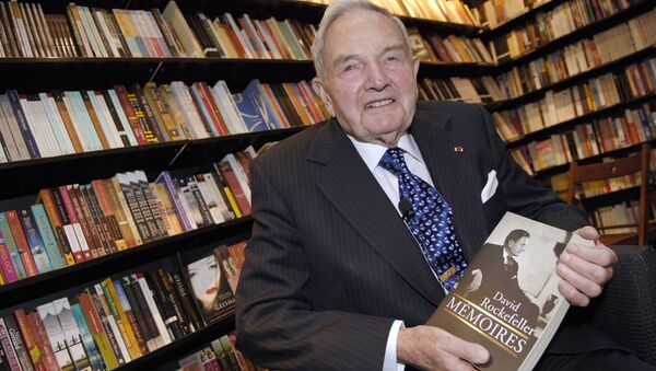 US David Rockefeller posing in a Paris bookshop during the presentation of his book Memoires. (File) - Sputnik International