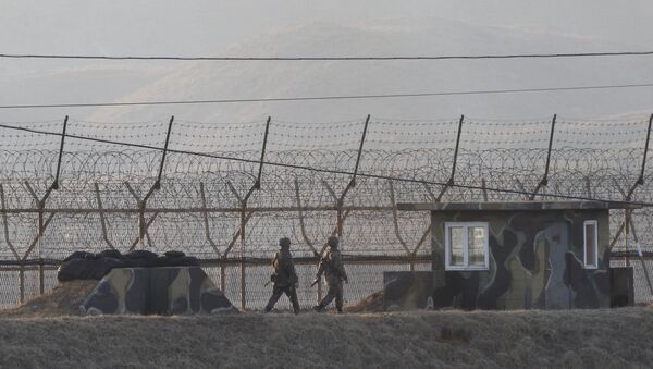 South Korean army soldiers patrol along the barbed-wire fence in Paju, South Korea, near the border with North Korea, Monday, March 6, 2017. - Sputnik International