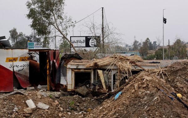 DAESH signs are pictured in Bad el Beid area during a battle between Iraqi forces and DAESH militants, in the city Mosul, Iraq March 18, 2017. - Sputnik International