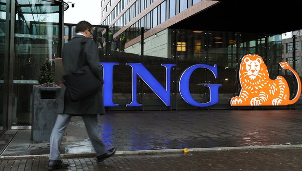 An employee arrives at the Dutch bank ING in Amsterdam - Sputnik International