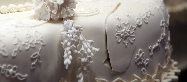 The royal wedding cake, showing the first cut made by the Duke and Duchess of Cambridge, is seen in Buckingham Palace, London, Wednesday July 20, 2011, before going on display to the public during the palace's annual summer opening. The royal wedding cake, showing the first cut made by the Duke and Duchess of Cambridge, is seen in Buckingham Palace, London, Wednesday July 20, 2011, before going on display to the public during the palace's annual summer opening. - Sputnik International