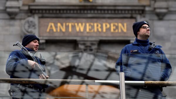 Belgian police officers patrol in the central station, in Antwerp, Belgium - Sputnik International